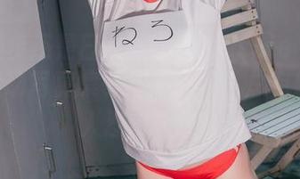 月球漫步还是日常健身？Messie Huang的运动写真集等你来下载，总有趣味让人忍俊不禁。